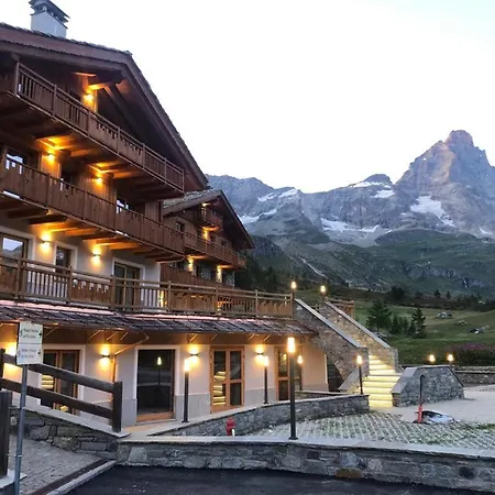 3 3* Брей-Червінія